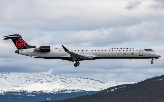 Canadair Regional Jet CRJ-900 (C-FCJZ)