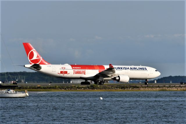 Airbus A330-300 (TC-LND) - Tarihi Forma Livery taxing to Terminal E 