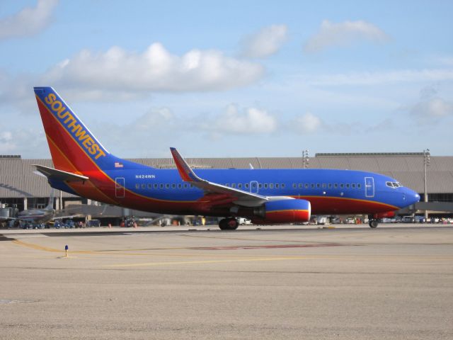 Boeing 737-700 (N424WN) - Holding on RWY 19R