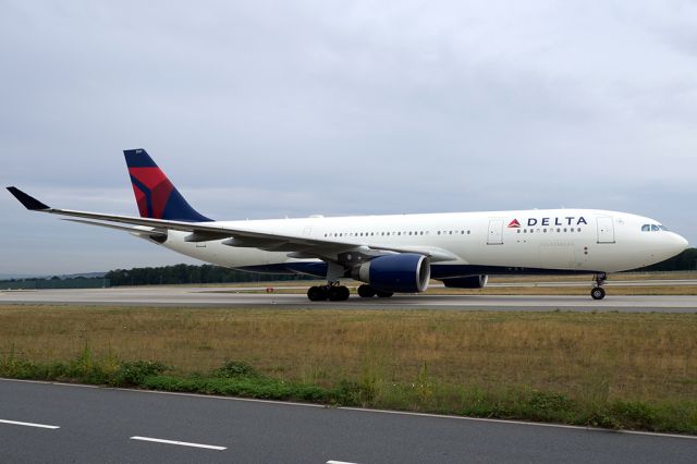 Airbus A330-200 (N857NW)