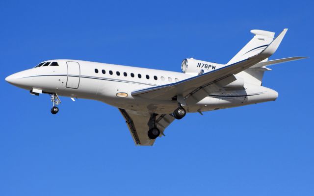 Dassault Falcon 900 (N76PW)