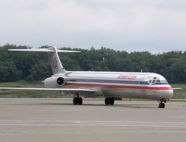 McDonnell Douglas MD-82 (N110HM)