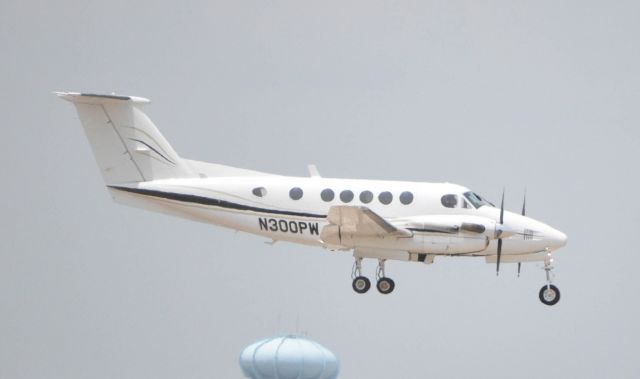 Beechcraft Super King Air 200 (N300PW)