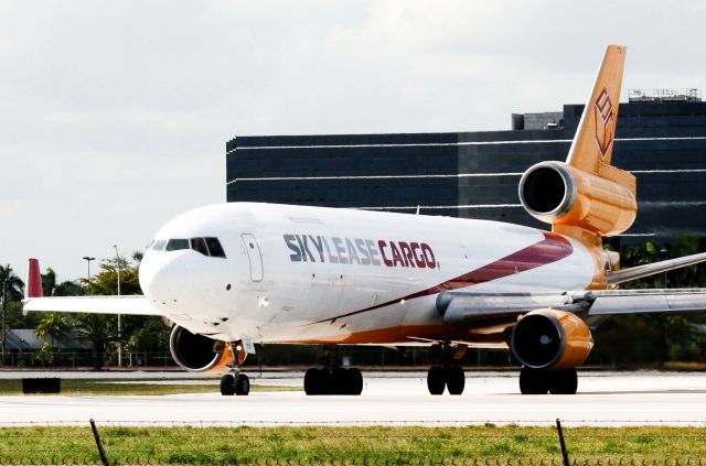 Boeing MD-11 (N954AR) - Check out our aviation videos with 100% authentic and non-leveled sound! a rel=nofollow href=http://youtube.com/ilikeriohttps://youtube.com/ilikerio/abr /br /Taxiing onto runway 9 for takeoff...