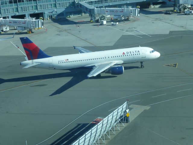 BOEING 737-300 (N312US)