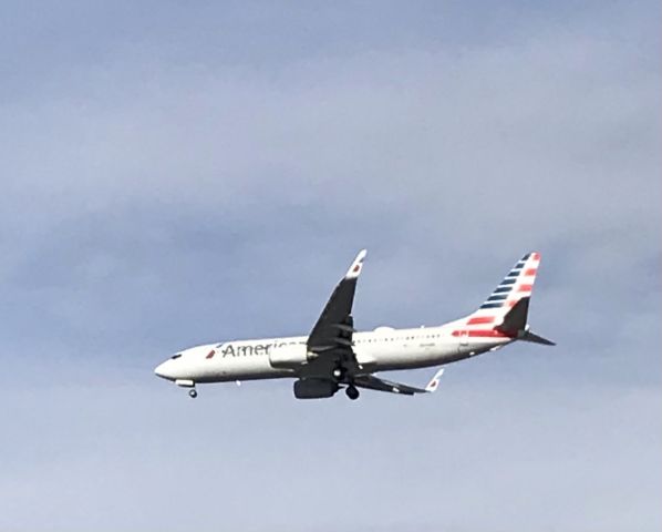 Boeing 737-800 (N946NN) - American Airlines 737-800 with the new winglet livery! Runway 28C arrival! 12/29/21.