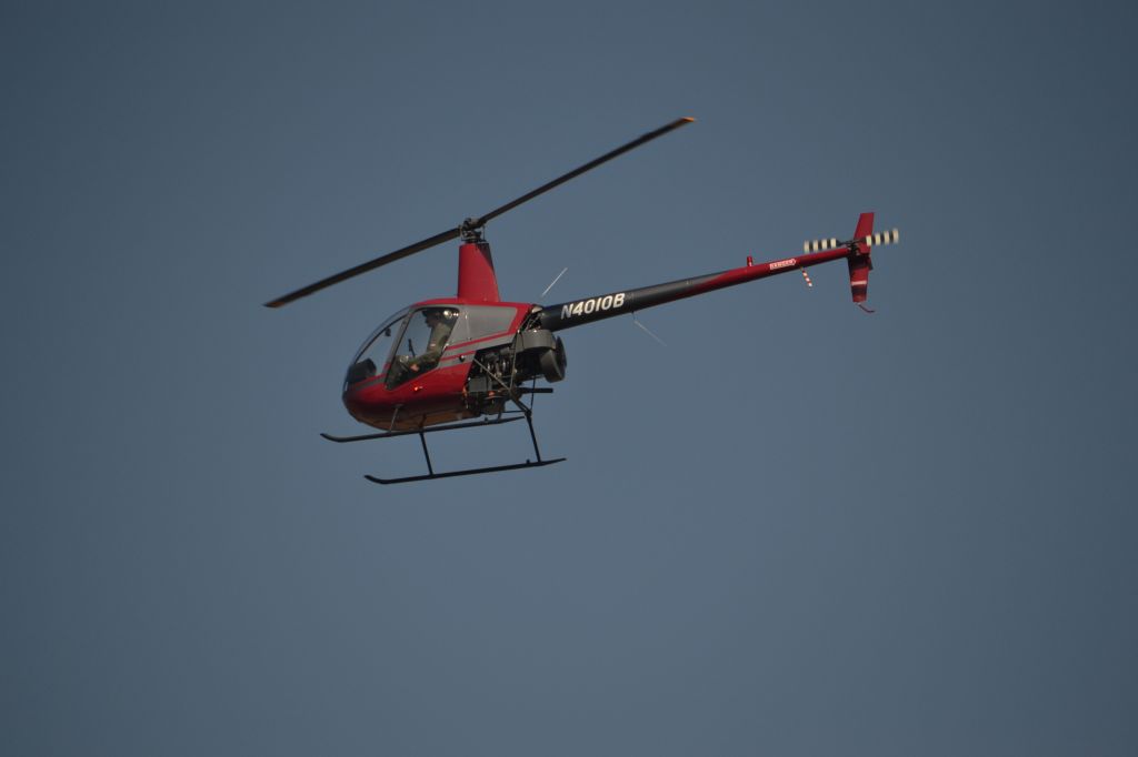 Robinson R-22 (N4010B)