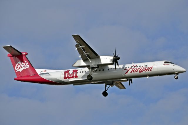 de Havilland Dash 8-400 (N402QX)