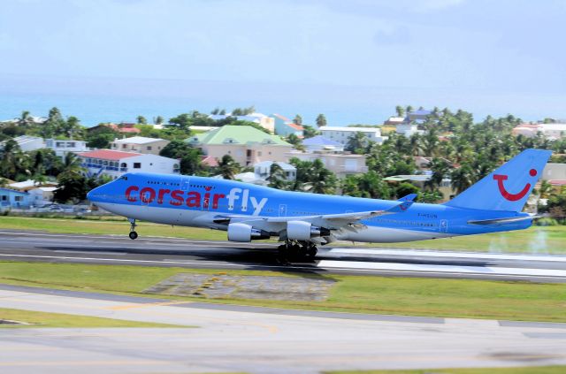 Boeing 747-200 (F-HSUN) - Corsair touchdown