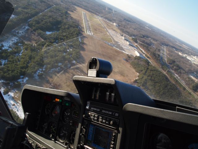 Socata TB-20 Trinidad (N706TB) - On final approach to rwy 28 at Tipton Airport, Dec 27, 2009