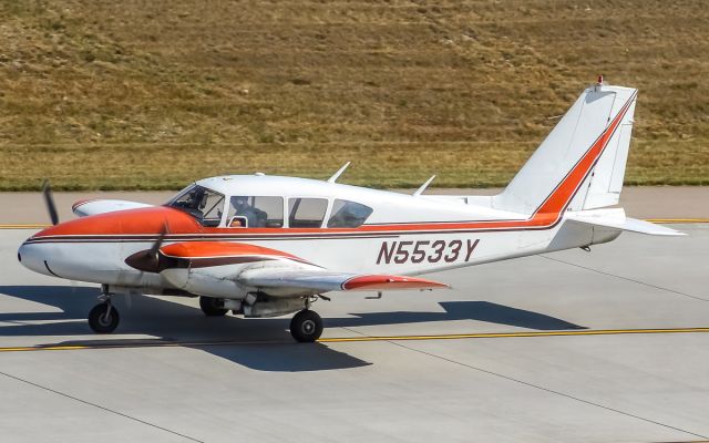 Piper Apache (N5533Y)