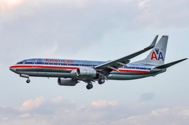Boeing 737-800 (N921NN)
