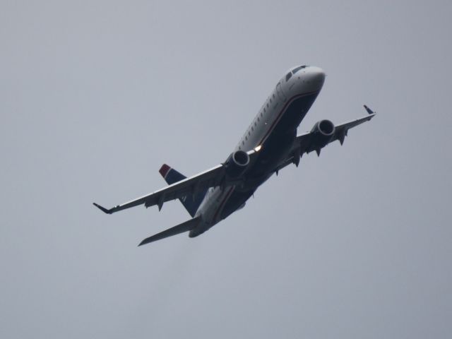 Embraer 170/175 (N116HQ) - Departing 19 at DCA on the morning of 08/21/2011