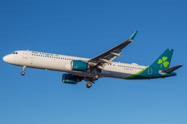 Airbus A321neo (EI-LRE) - Aer Lingus Airbus 321-253NXLR arriving from Dublin, Ireland landing on runway 29 at Newark on 11/20/22.