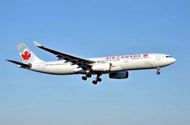 Airbus A330-300 (C-GHKR)