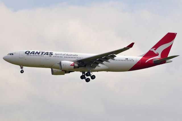 Airbus A330-200 (VH-EBM)