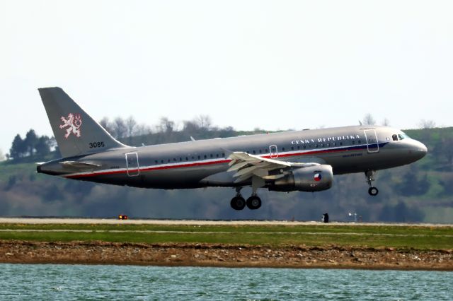 Airbus A319 (N3085)