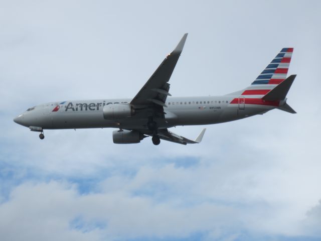 Boeing 737-800 (N950NN)