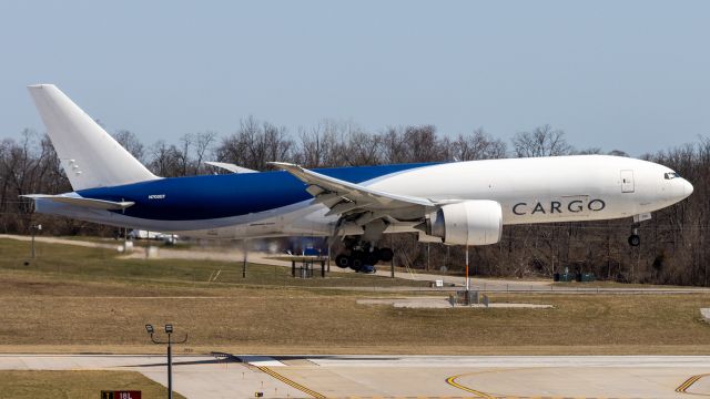 Boeing 777-200 (N702GT)