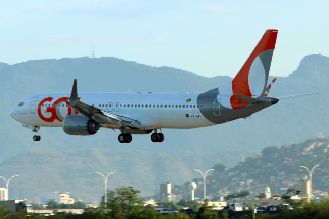 Boeing 737-700 (PS-GPI)