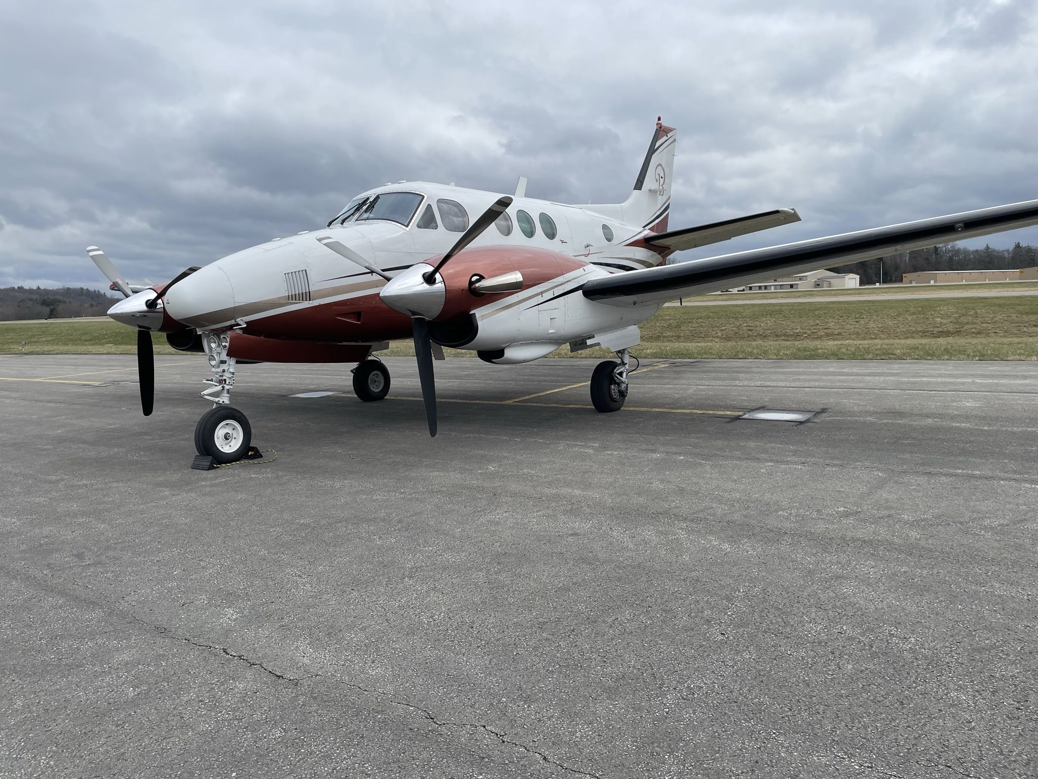Beechcraft King Air 90 (N90JN) - E90 prior to departure 
