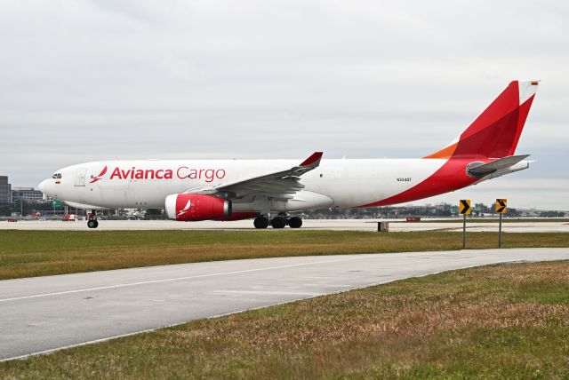 Airbus A330-200 (N334QT)