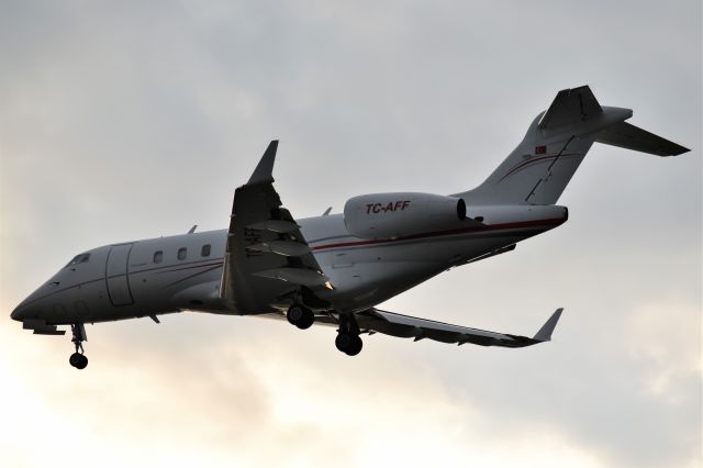 Bombardier Challenger 300 (TC-AFF)