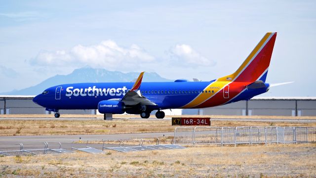 Boeing 737-800 (N8544Z) - SWA8500 on its takeoff roll on Rwy 34L for a flight to KPHX on 8.25.17 where it will enter service. (ln 6534 / cn 36926).