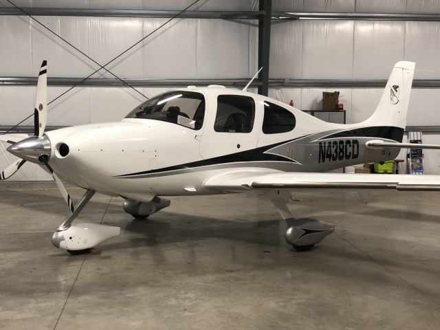 Cirrus SR-22 (N438CD)