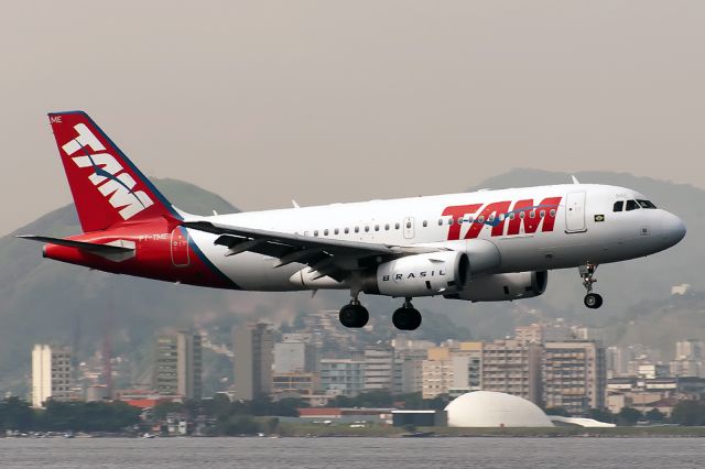 Airbus A319 (PT-TME)