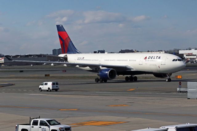 Airbus A330-200 (N851NW) - DAL408 passes terminal 5 at JFK after arriving from ZRH