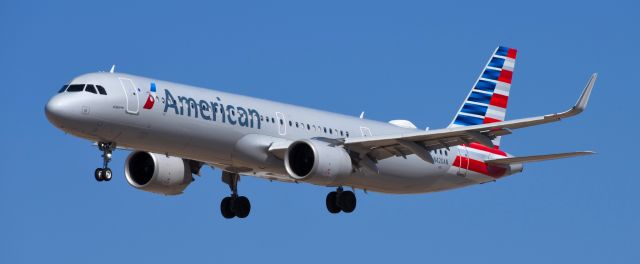 Airbus A321 (N420AN) - phoenix sky harbor international airport 10MAR21