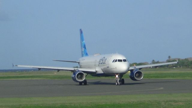 Airbus A320 (N627JB)