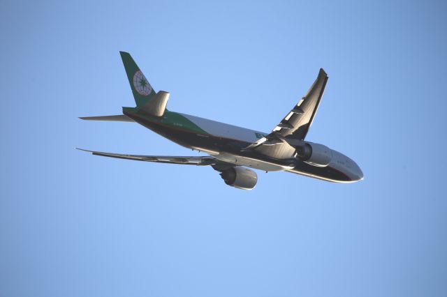 BOEING 777-200LR (B-16786)