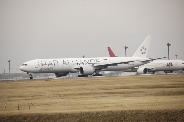 BOEING 777-300 (9V-SWI) - Departure at NRT Airport R/W34L on 2012/01/01 Star Alliance c/s