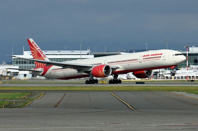 BOEING 777-300ER (VT-ALQ)