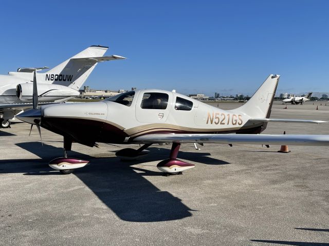 Cessna 400 (N521GS) - Just returned from a flight and awaiting the trip to the hangar. 