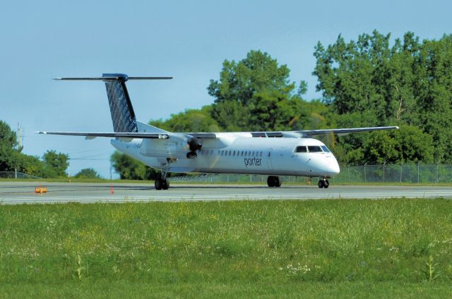 de Havilland Dash 8-400 (C-GLQB)