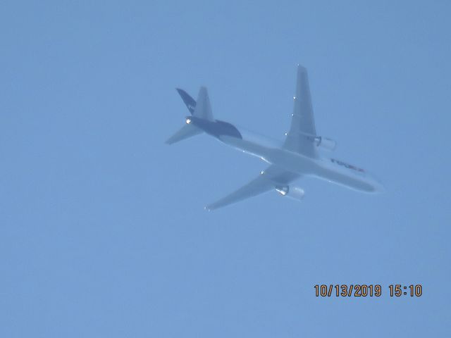 BOEING 767-300 (N176FE)