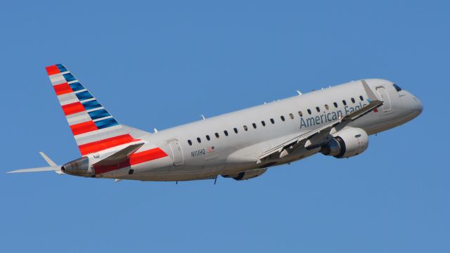 Embraer ERJ 175 (N111HQ) - 10/22/21