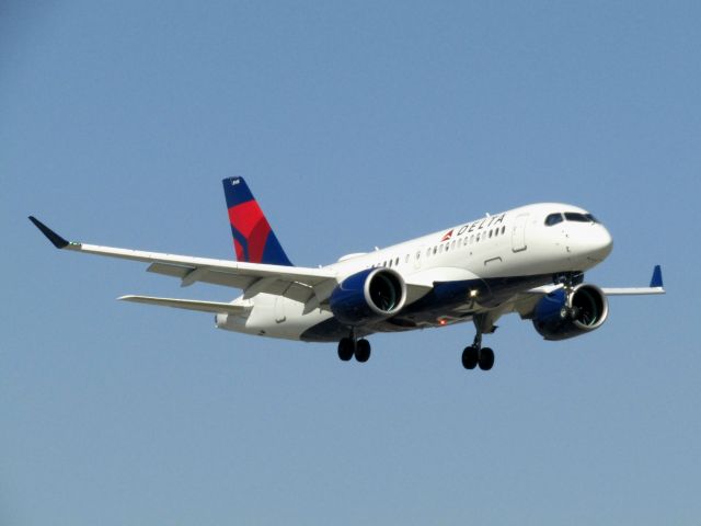 Airbus A220-100 (N145DQ) - Landing RWY 20R