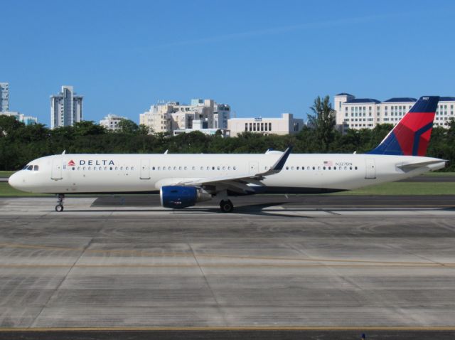 Airbus A321 (N327DN)