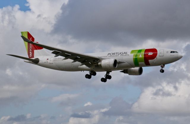 Airbus A330-200 (CS-TOQ)