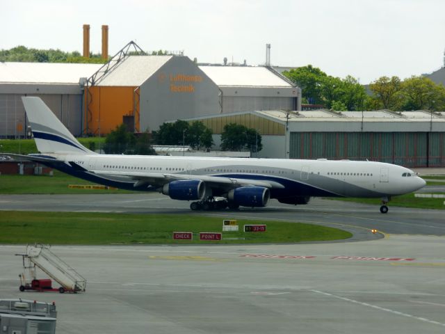 Airbus A340-500 (CX-TFX)