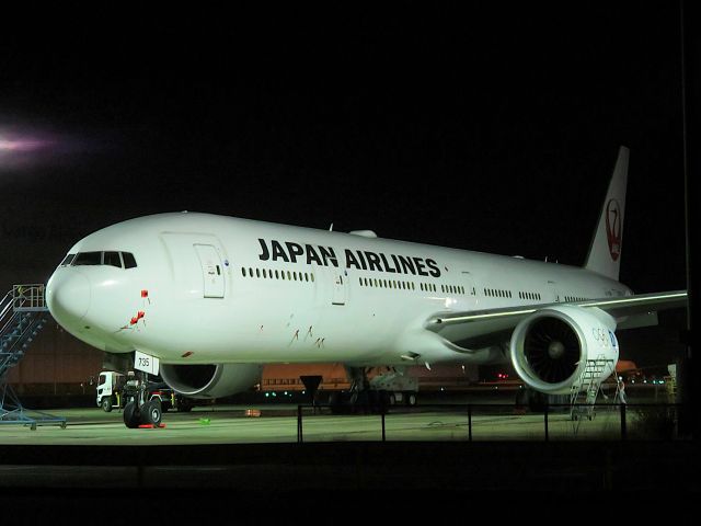 BOEING 777-300ER (JA735J) - I take a picture on Mar 20, 2017.