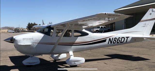 Cessna Skylane (N86DT)