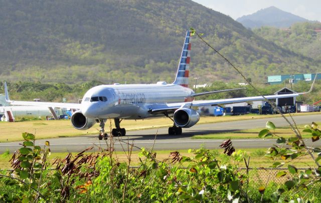 Boeing 757-200 (N195AN)