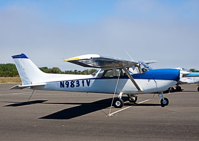 Cessna Skyhawk (N9831V)