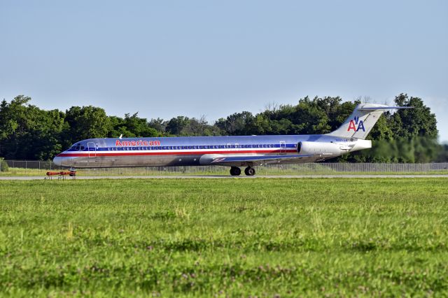 McDonnell Douglas MD-82 (N513AA)
