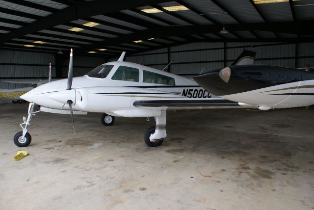 Cessna 310 (N500CC)